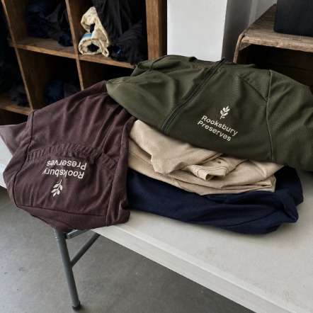 Branded cycling jerseys with logo